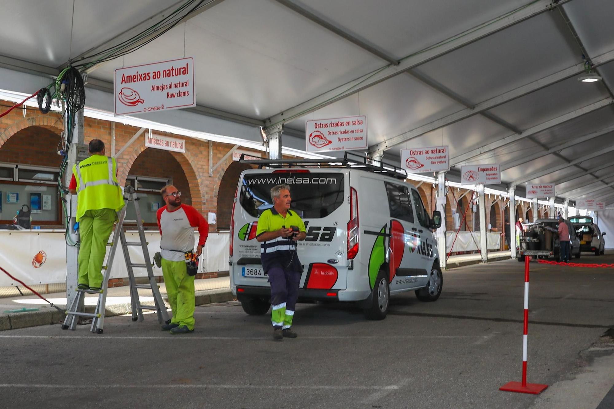 Los últimos retoques de la Festa do Marisco de O Grove.