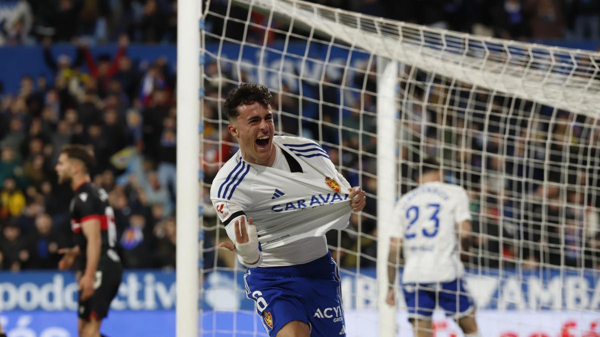 Francés celebra el gol marcado al Cartagena en La Romareda, el último anotado por un Zaragoza que acumula cinco encuentros consecutivos sin hacer diana.