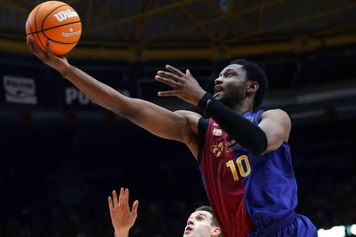 El nigeriano brilló en sus meses de blaugrana y el club no lo ha olvidado de cara al futuro
