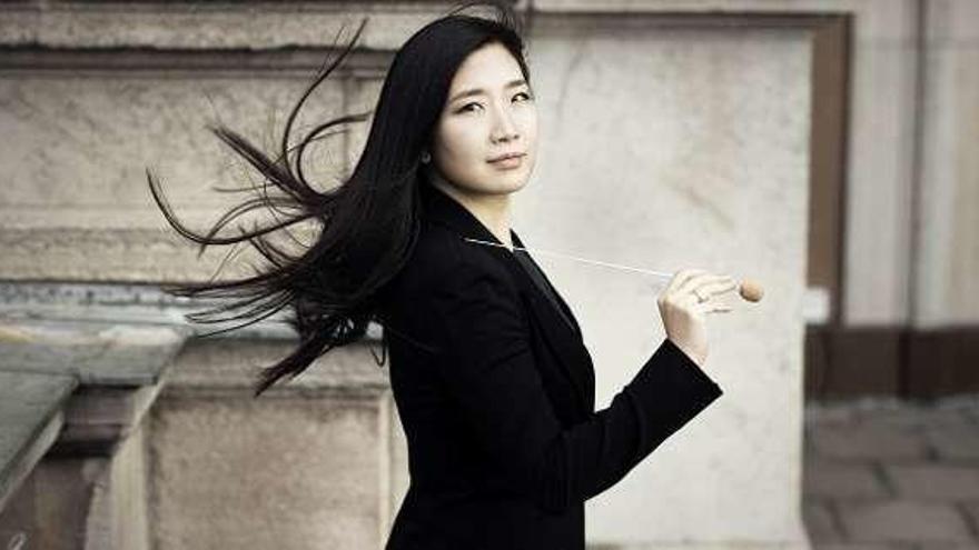 La directora coreana Eun Sun Kim. // Real Filharmonía de Galicia