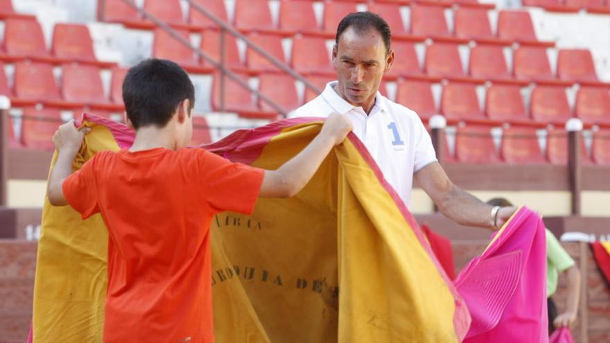 Pepín Liria, durante una clase en la Escuela de Tauromaquia.