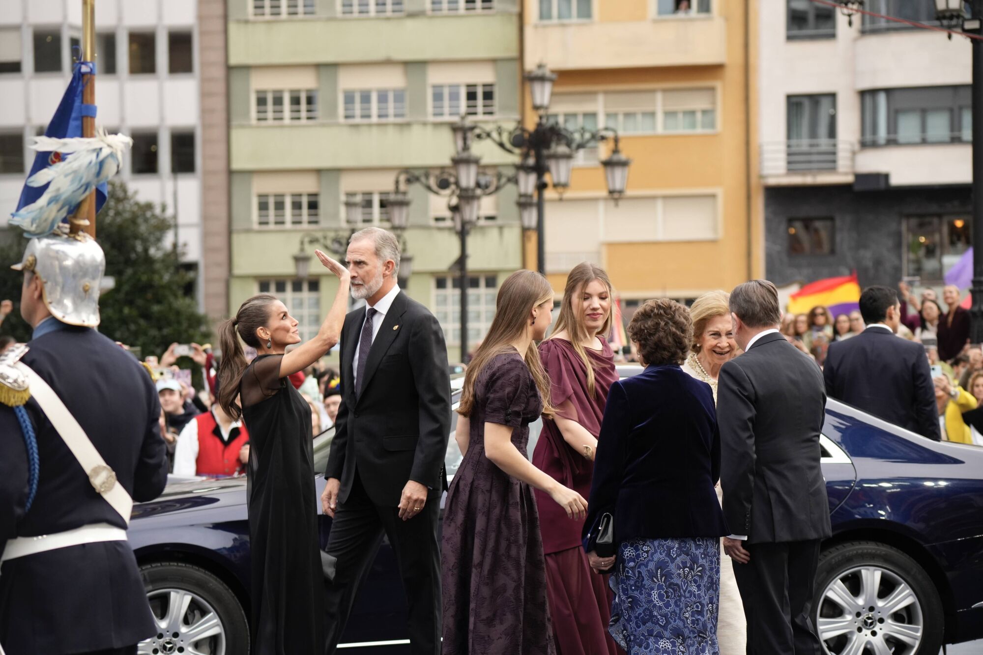 Así fue la llegada de los invitados a los premios "Princesa de Asturias" y su paso por la alfombra azul