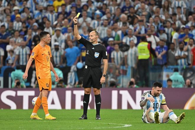 Así fue el show de Mateu Lahoz: amarillas por doquier y charlas interminables