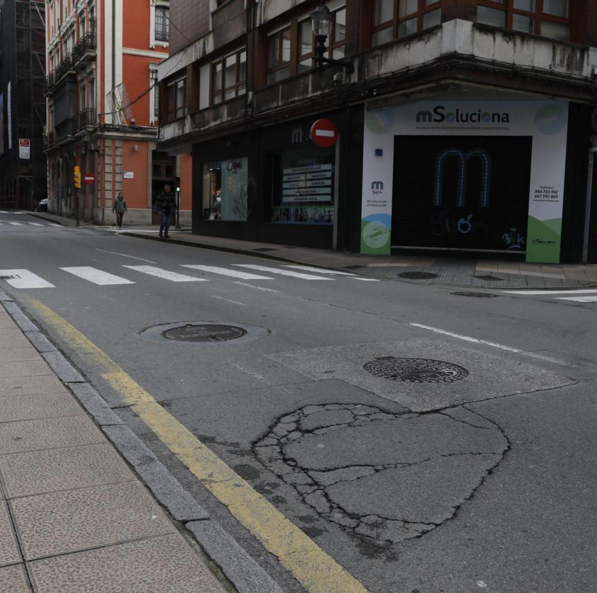 Hundimientos en el pavimento provocan obras en el entorno del barrio del Carmen