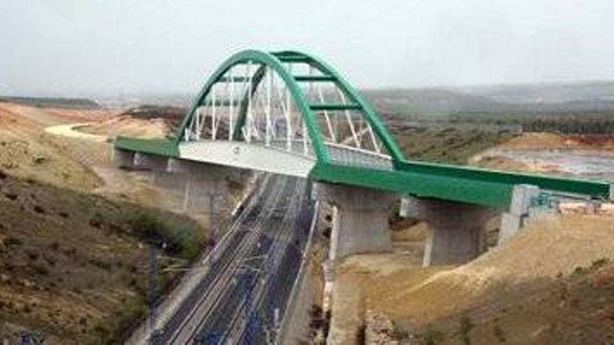 La Junta finaliza el viaducto que salvará el paso de la línea de AVE Córdoba-Málaga