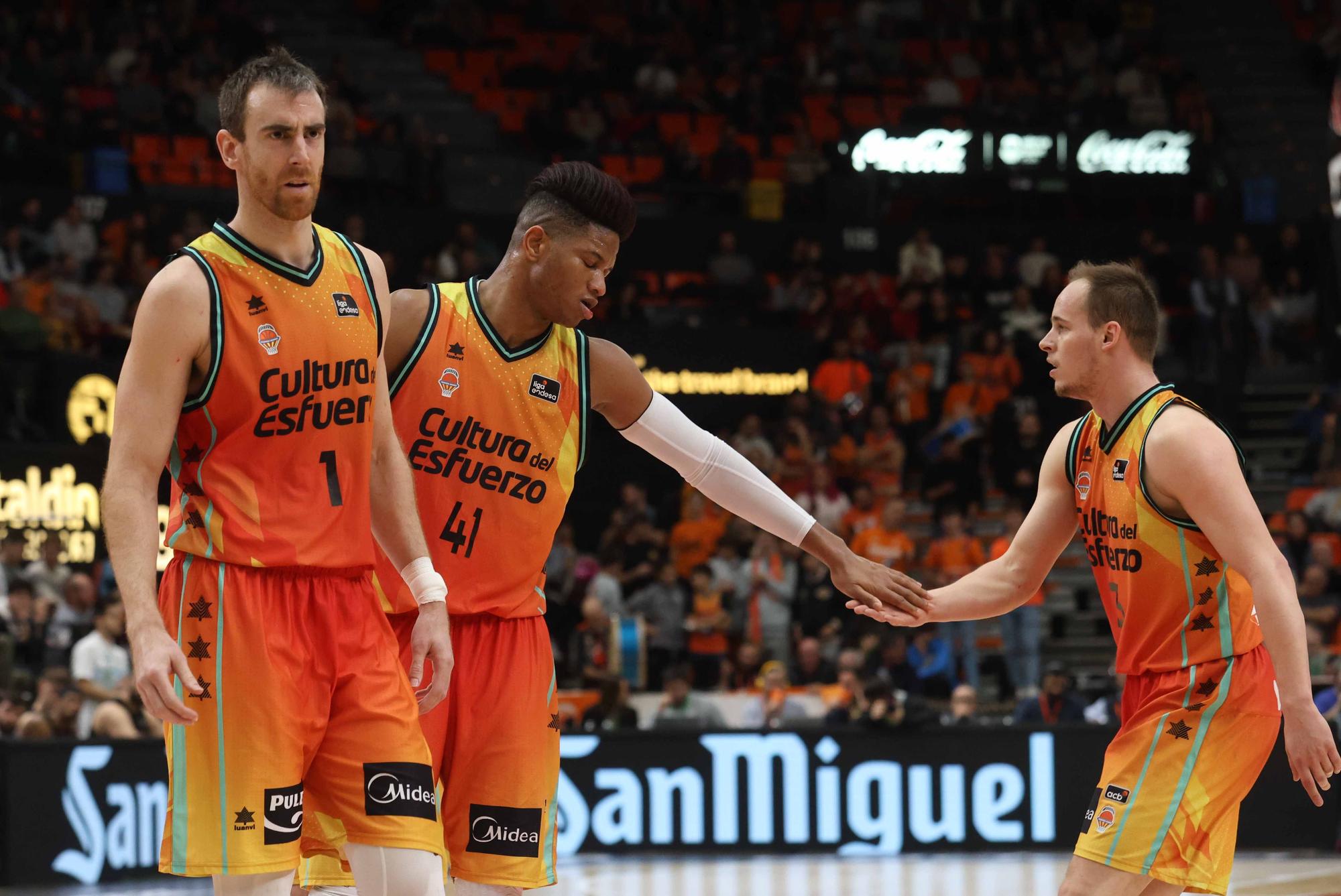 Las mejores imágenes del Valencia Basket - Girona Basketball