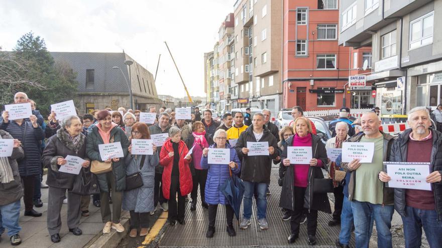 Vecinos de A Sardiñeira salen a la calle para protestar contra el proyecto del carril bici