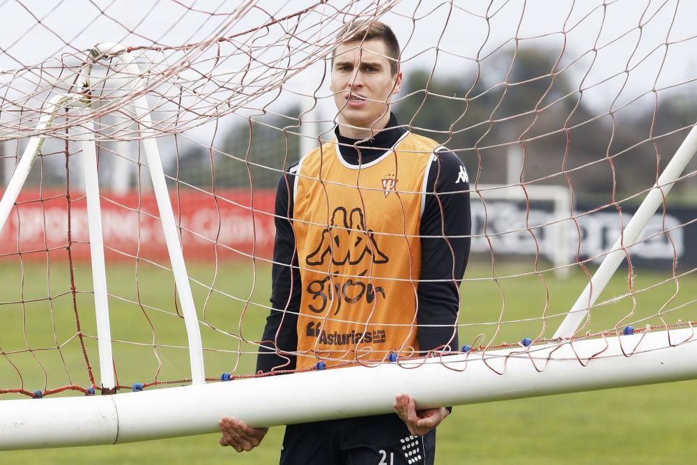 Entrenamiento del Sporting tras su regreso de Málaga