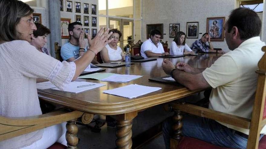 Un instante del pleno de ayer, en Forcarei. // Bernabé/Javier Lalín