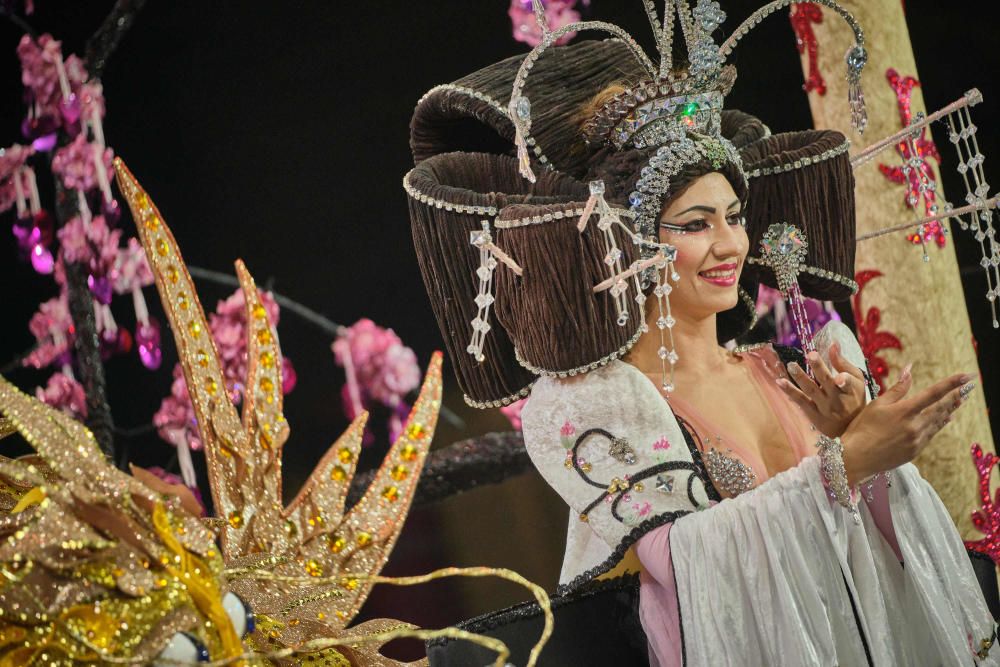 Candidatas durante la Gala de Elección a Reina del Carnaval de Santa Cruz