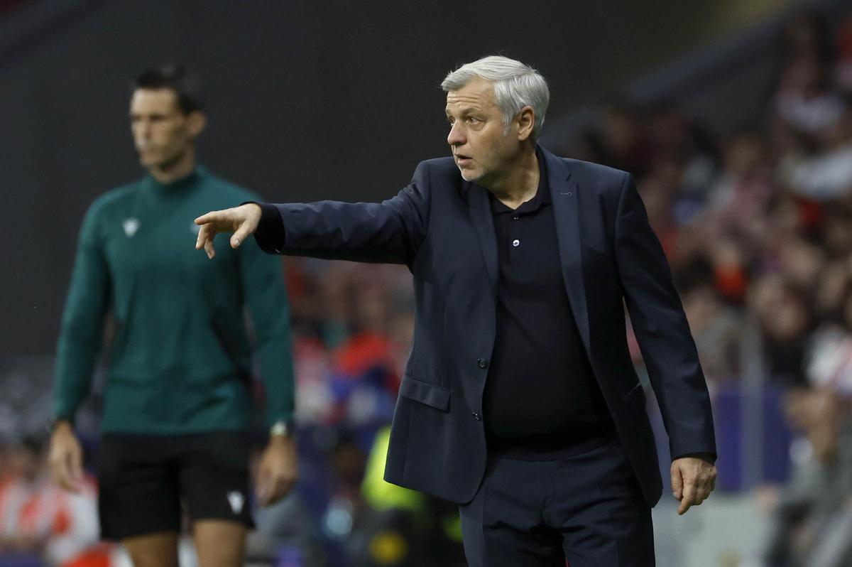 Bruno Génésio, durante su duelo ante el Atlético de Madrid