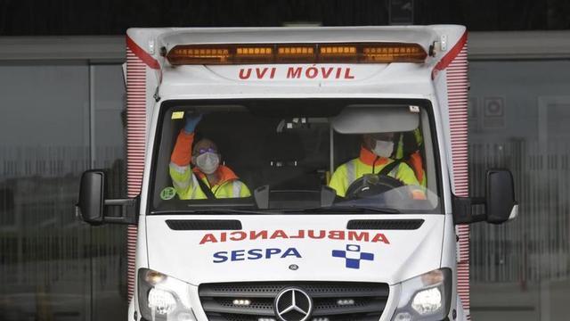 El personal de las UVI móviles rechaza la nueva bata anticontagio: "No es segura"