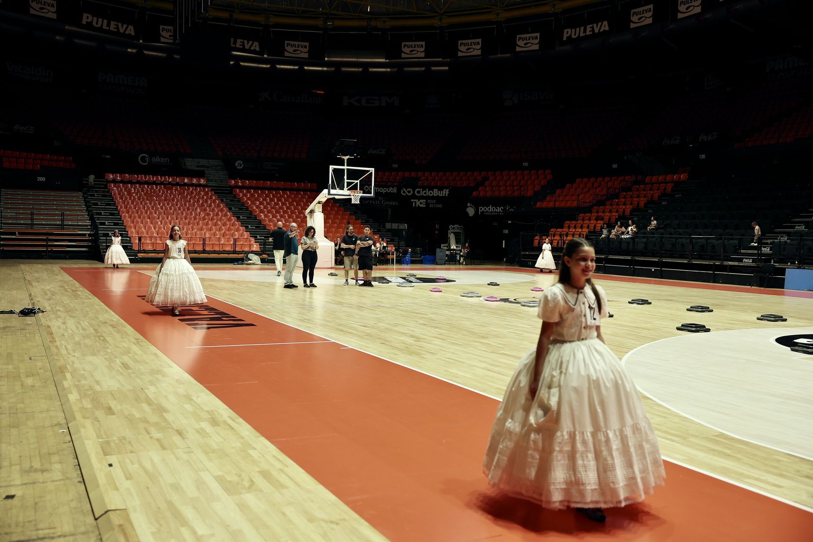 Asi ha sido el ensayo de la elección de candidatas a Falleras Mayores de València 2026
