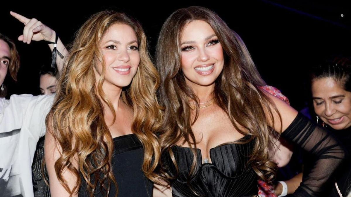 Shakira en los premios BillBoard con Thalía