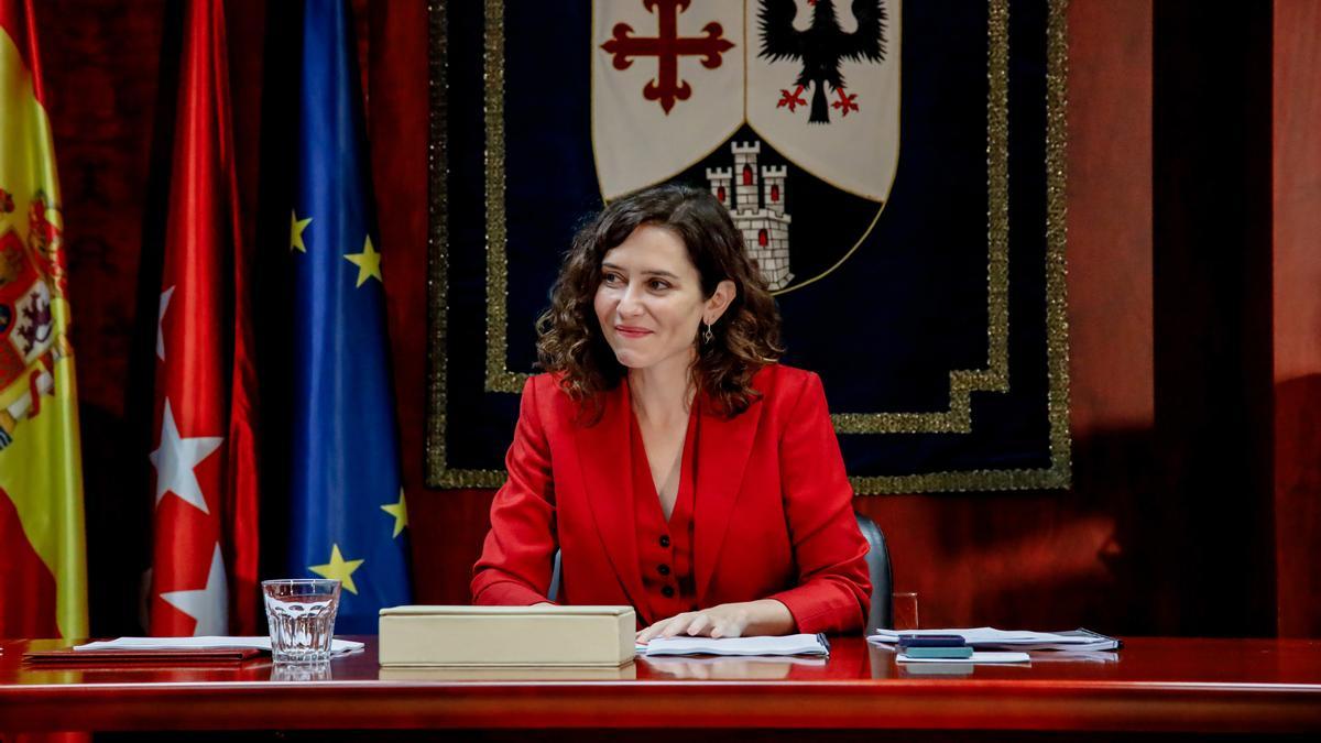 La presidenta de la Comunidad de Madrid, Isabel Díaz Ayuso, preside la reunión del Consejo de Gobierno, en el Ayuntamiento de Alcobendas, a 11 de enero de 2023, en Alcobendas