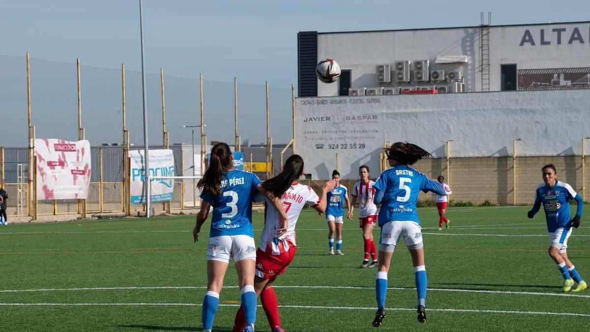 El Santa Teresa recupera la sonrisa y sigue reforzándose