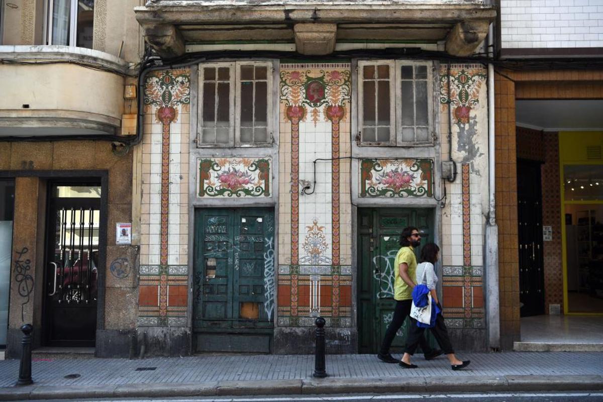 El azulejo, una rareza en la ciudad de cristal