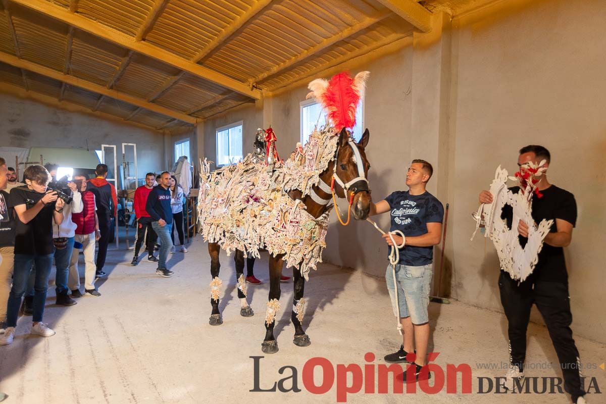 Vestir a un caballo del vino en la mañana del dos de mayo