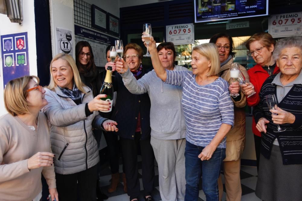 Alegría desbordada en la Pobla de Farnals, donde la Lotería de Navidad ha dejado un quinto premio.