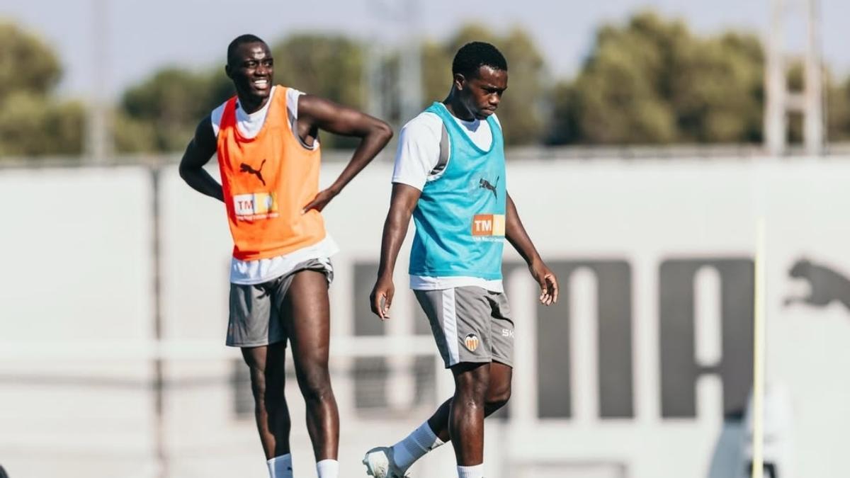 El Valencia CF parte al 'stage' de pretemporada en Girona