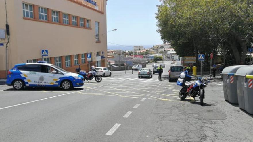 Un control de la Policía Local de Santa Cruz.