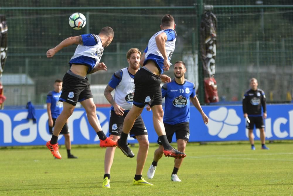 La plantilla, dividida en dos grupos, realizó un entrenamiento con estrategias ofensivas y remates a portería.