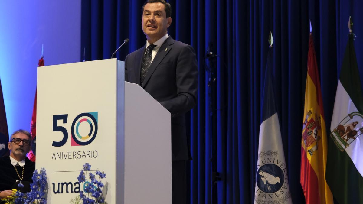 Juanma Moreno, durante su discurso en el acto de inauguración del curso universitario en Málaga.