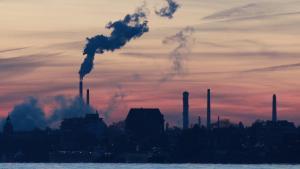 Contaminación por el humo de una fábrica en Colonia (Alemania) en una imagen de archivo.