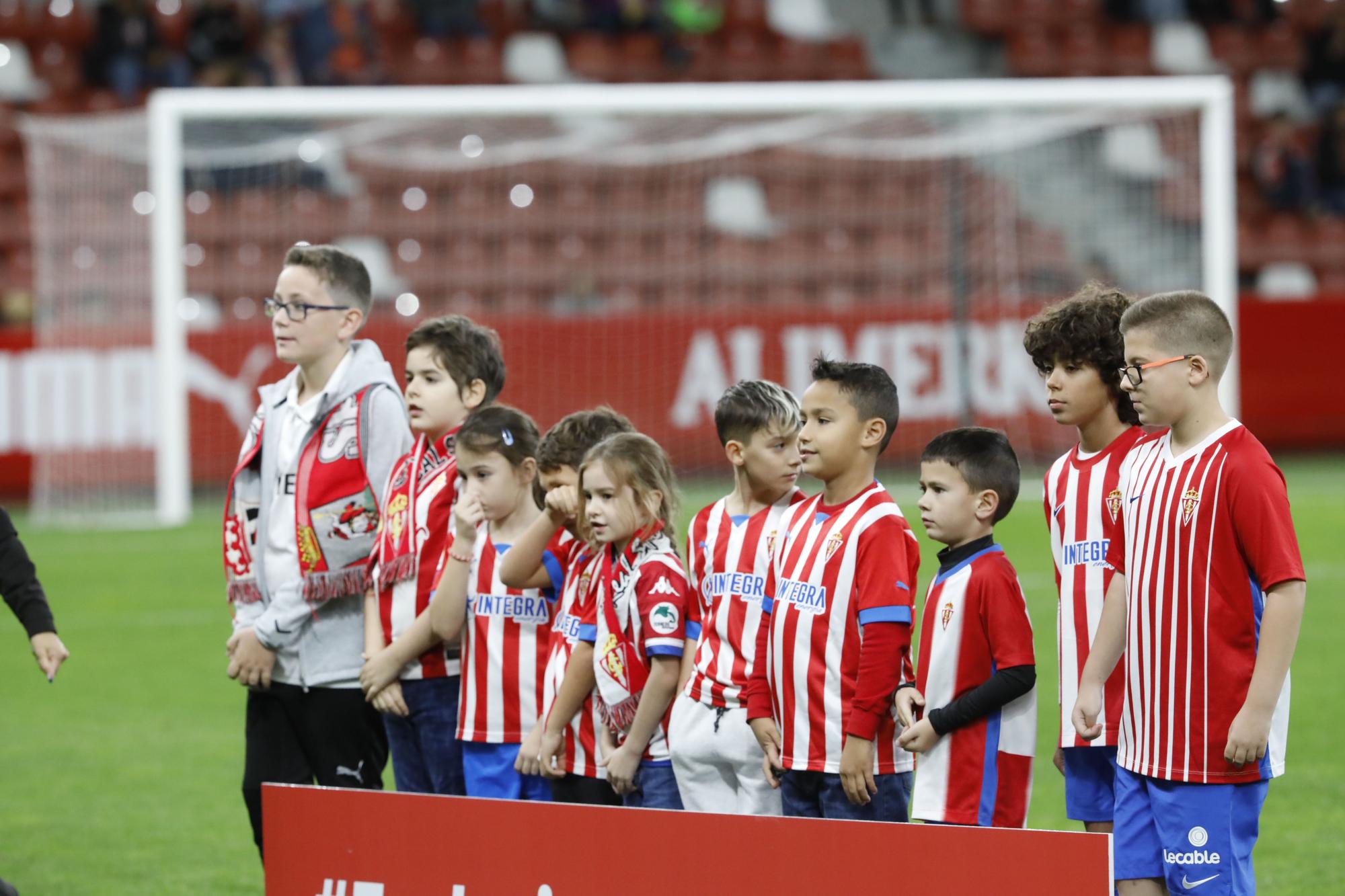 En imágenes: así fue el duelo entre Sporting y Albacete en El Molinón