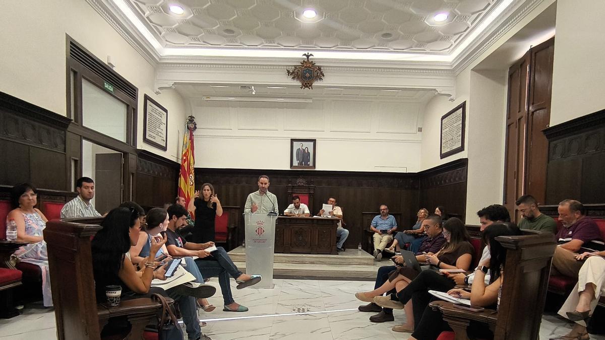 El edil Javier Raro defiende la tarifa en el pleno