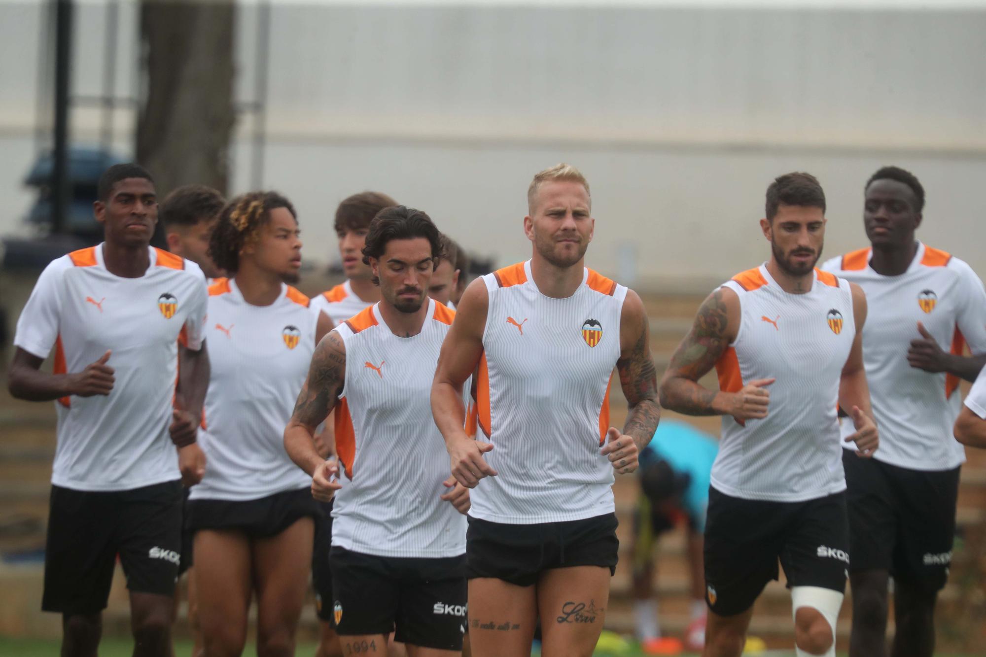 Entrenamiento en dos grupos para el Valencia CF