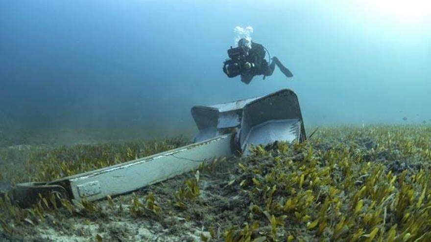 Ancla gigante sobre posidonia, este verano en la zona del Parque Natural de ses Salines.