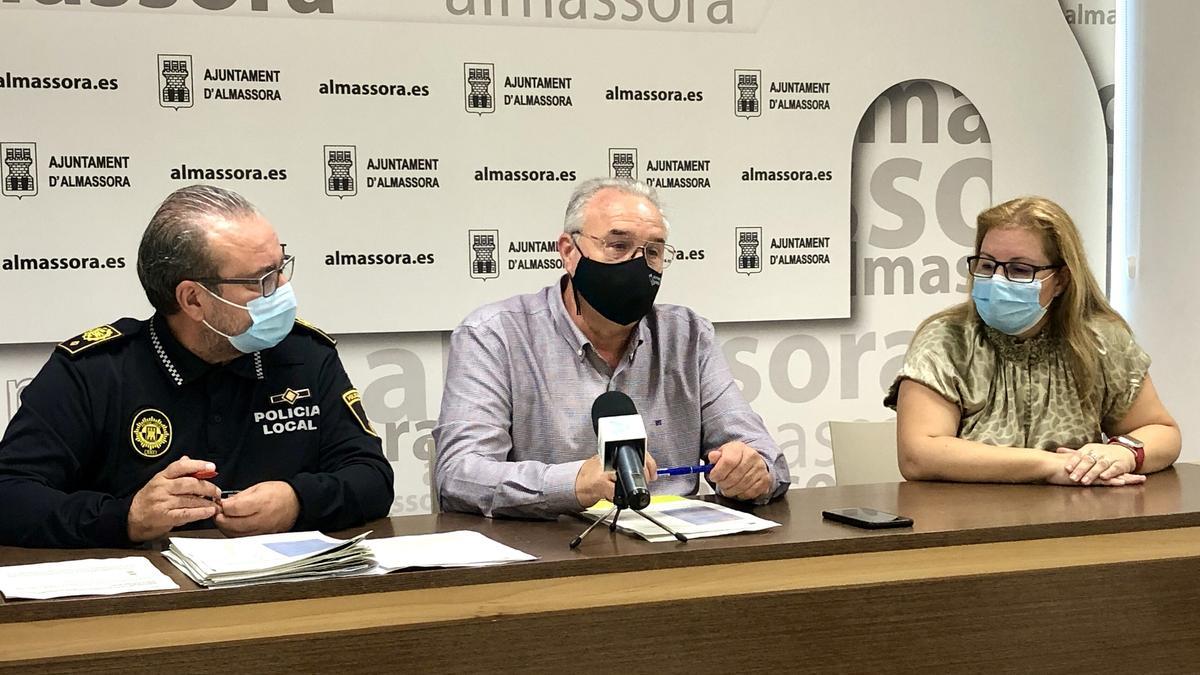 De izquierda a derecha, Roberto Verdoy, Javier Martí e Isladis Falcó han hecho este lunes balance de las fiestas del Roser de Almassora.