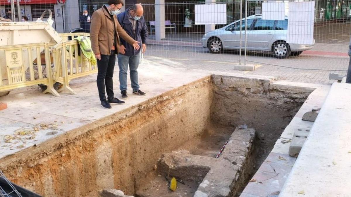 Los fragmentos del mosaico que pertenecería a la villa romana descubierta en la plaça de Baix.