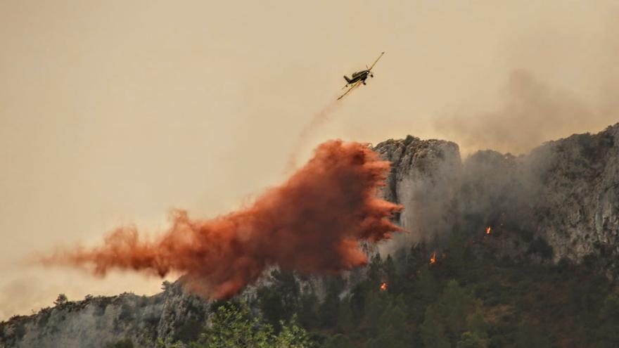 El incendio en la Vall d&#039;Ebo calcina 2.200 hectáreas y se estudian desalojos