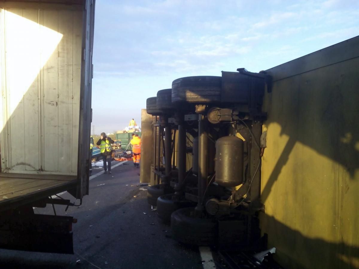 Accidente entre dos camiones en la A-2