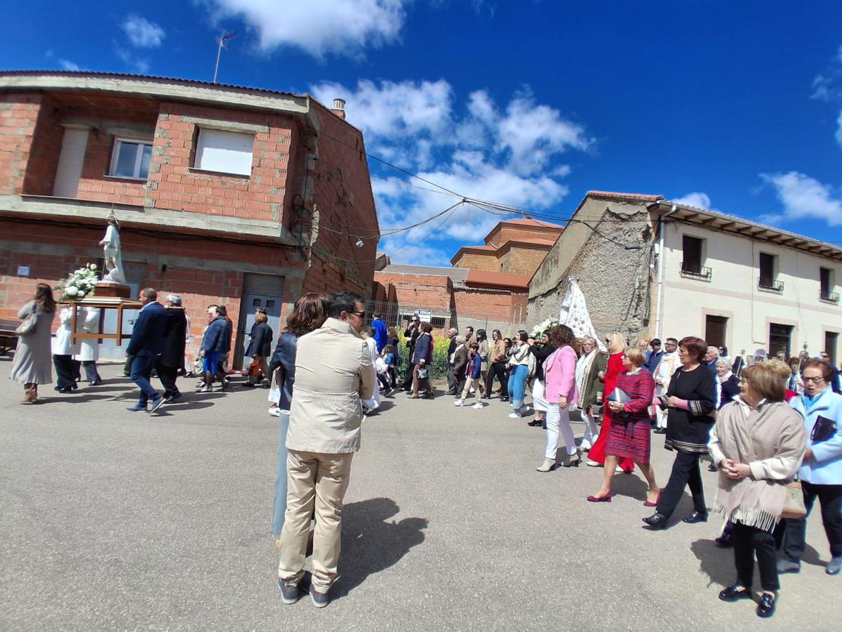 Las imágenes, tras el encuentro realizan el recorrido juntas.