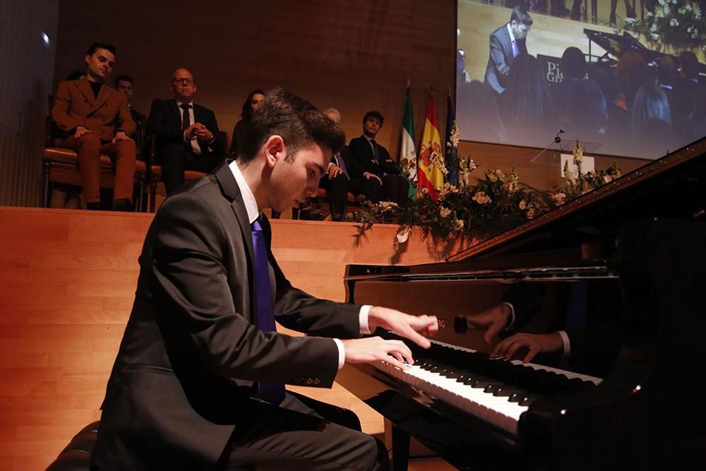 Entrega de las banderas con motivo del Día de Andalucía en Córdoba