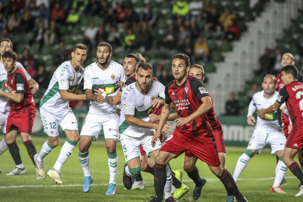 El Elche rompe el maleficio, vuelve a ganar en el Martínez Valero y recupera el olfato realizador en un partido más efectivo que brillante