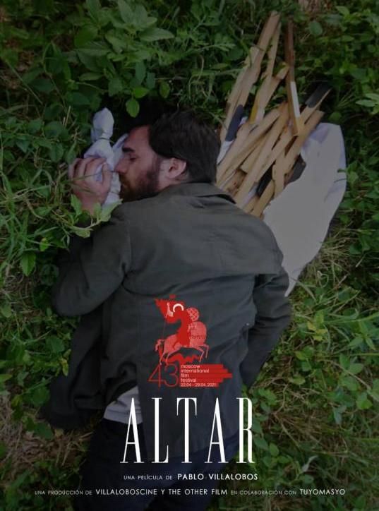 Cartel de la película que se acaba de proyectar en Moscú.