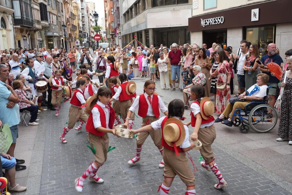 Castelló recibe con honores al Santísimo en la procesión del Corpus Christi