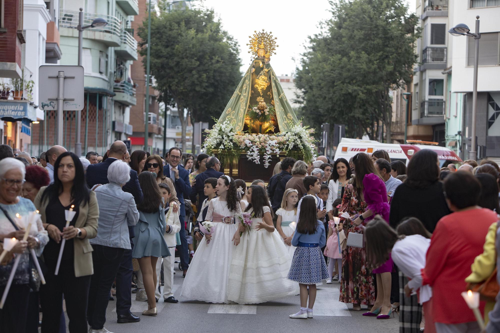 La procesión de la Mare de Déu de Gràcia, el día de las elecciones, en Gandia.