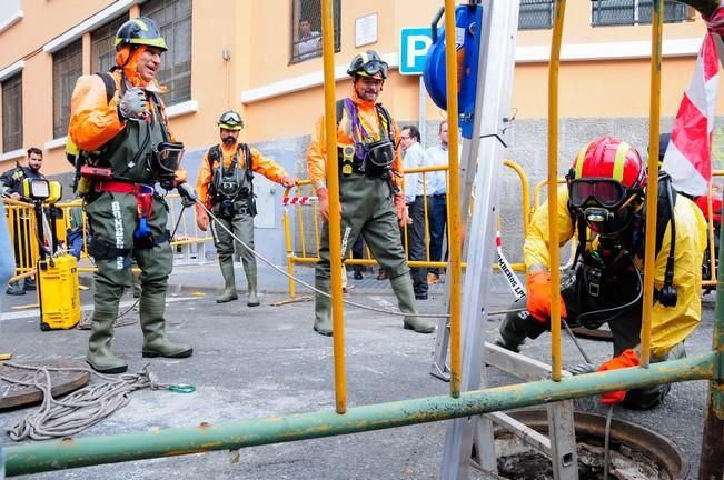 Efectivos de los Bomberos de Las Palmas de Gran ...