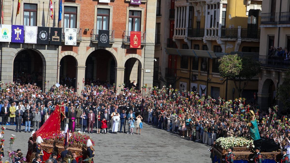 Vuelve a ver la procesión de La Resurrección de Zamora en tres minutos