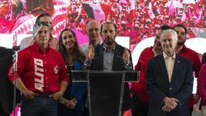 El líder de opositor mexicano, Marko Cortés, se dirige a sus seguidores tras la derrota electoral y amenaza con impugnar los resultados electorales