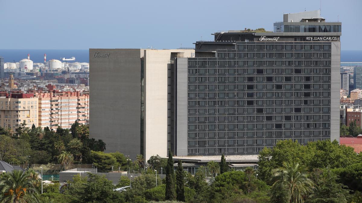 Fachada del Hotel Juan Carlos I, uno de los que continúa cerrados en Barcelona.