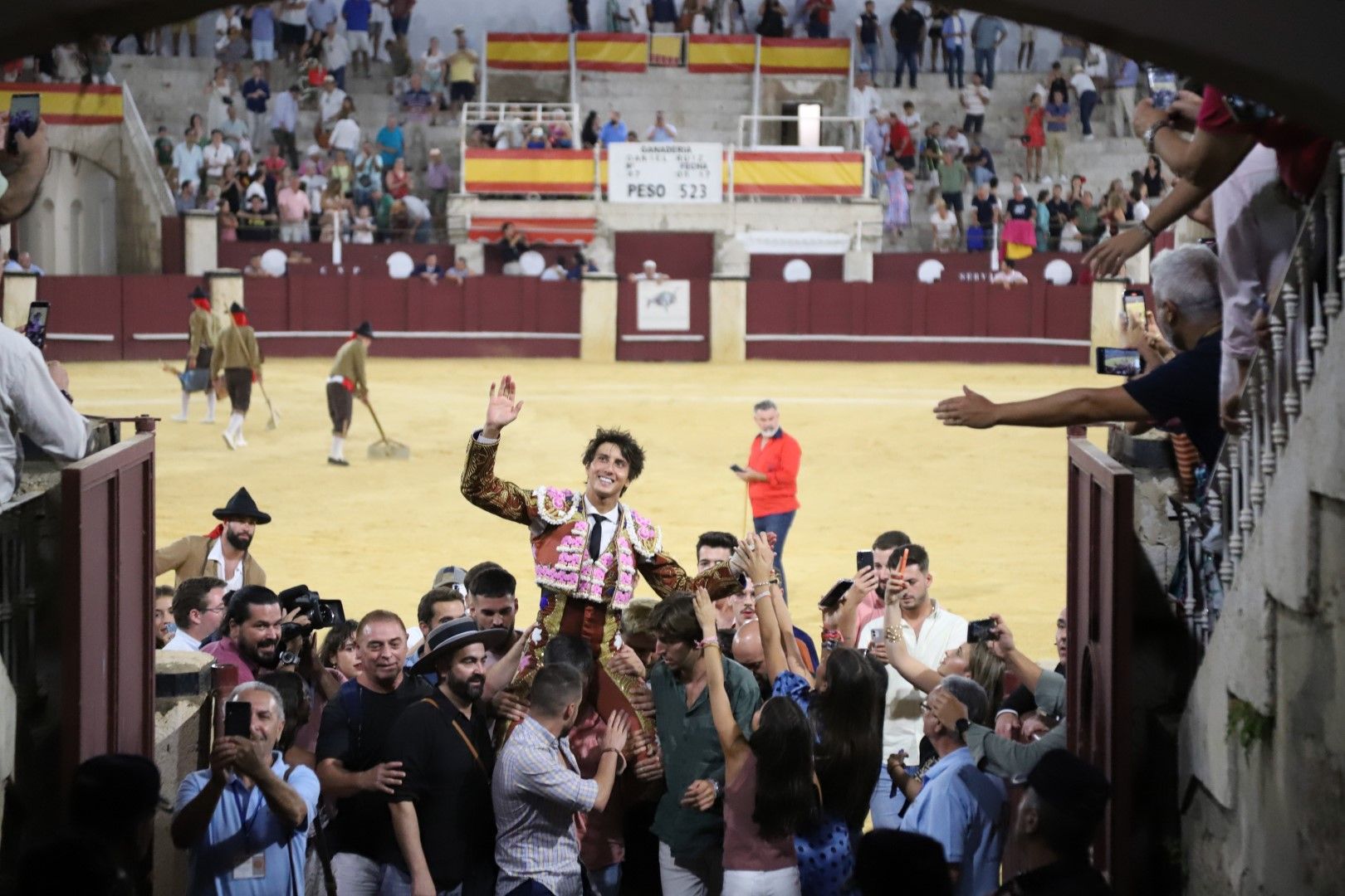 Roca Rey desata la locura en la "Picassiana" de Málaga