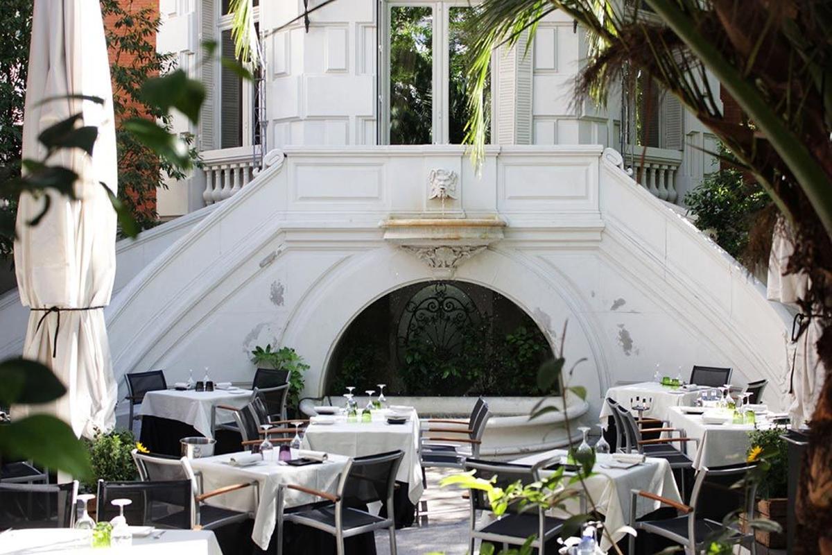 La terraza del restaurante Cien Llaves en la Casa de América