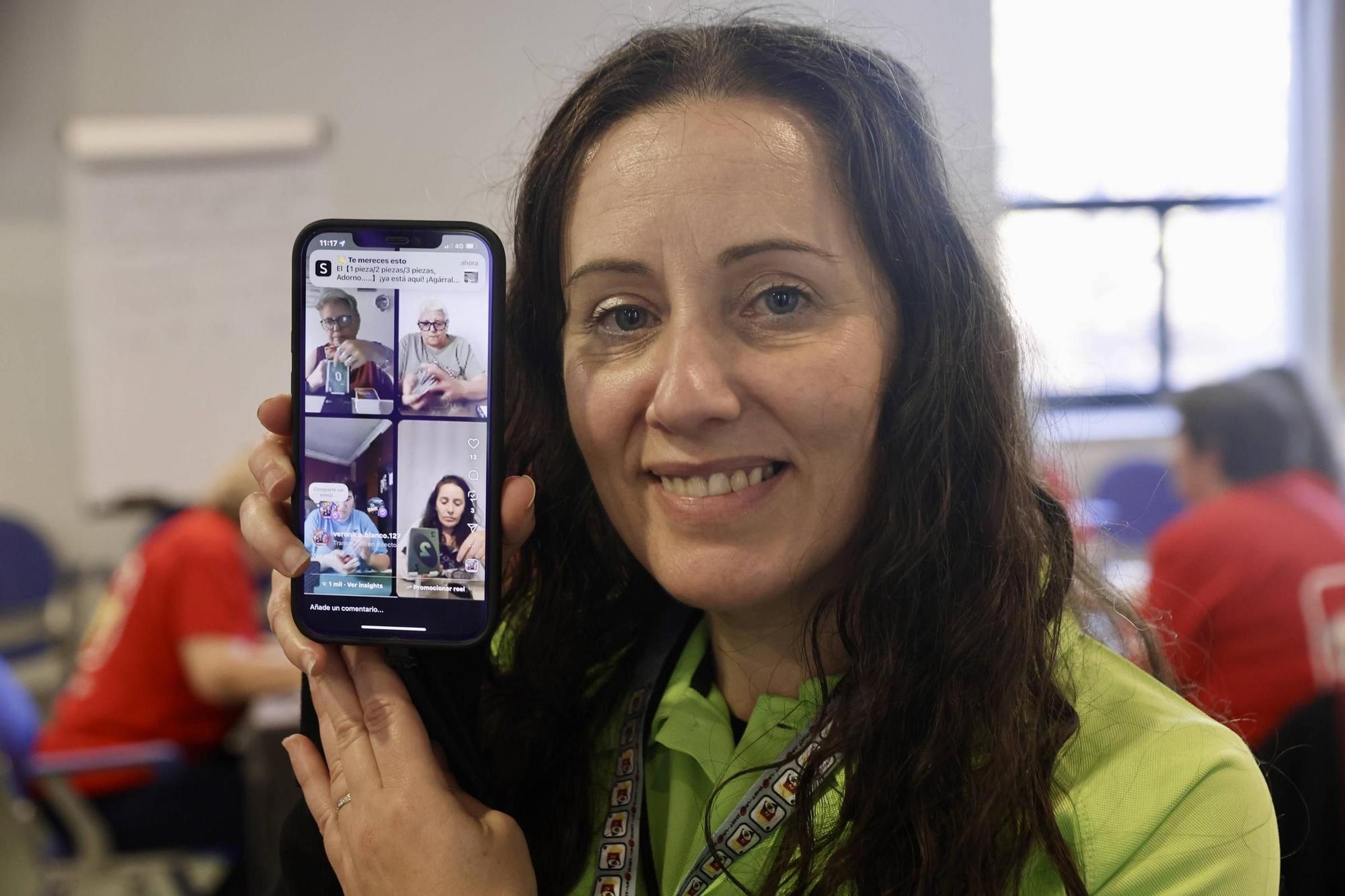 El torneo del juego "UNO" para personas sordas en Gijón, en imágenes