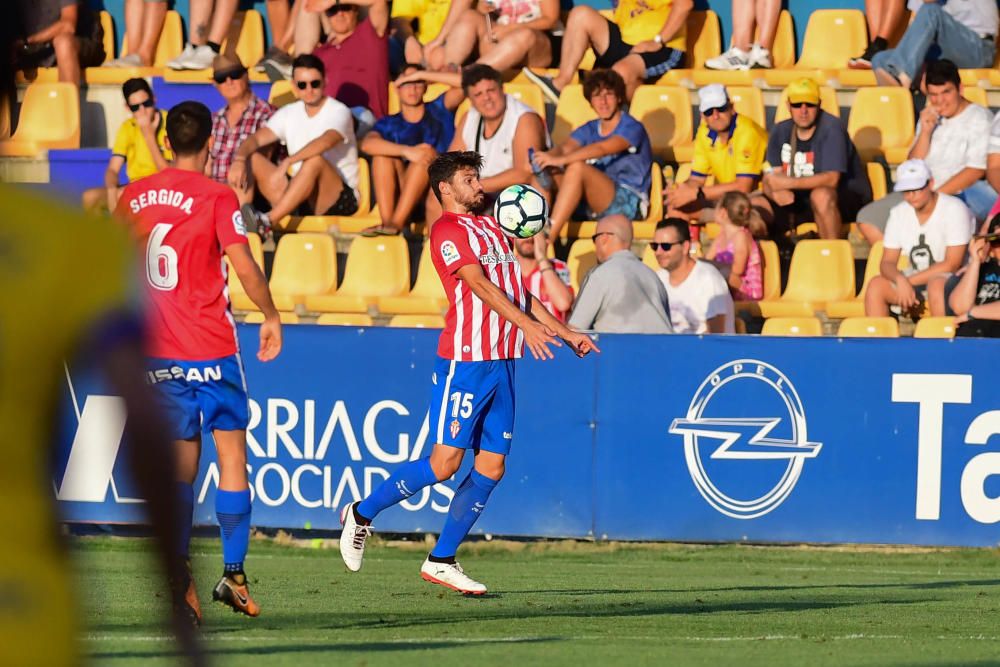 El partido entre el Alcorcón y el Sporting, en imágenes